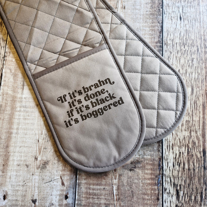 If it's brahn it's done, if it's black it's boggered Oven gloves