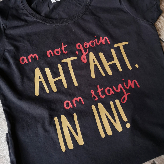 Am not gooin aht aht, am stayin in in T-shirt